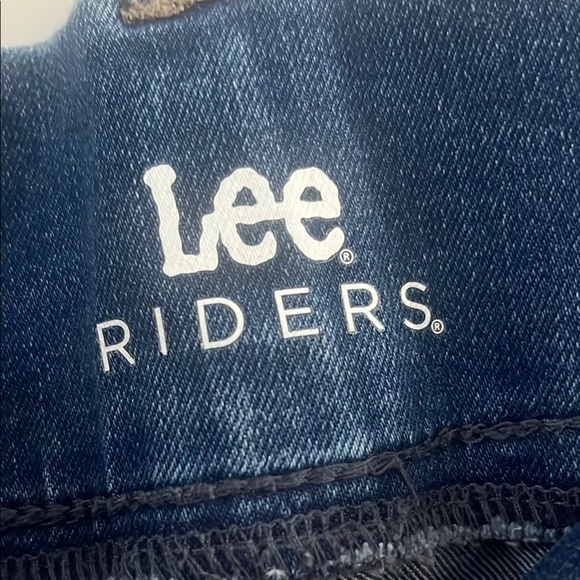 Classic Blue Lee Riders Women's Jeans - Picture 2 of 6